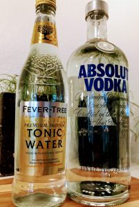 afbeelding van fles Fever Tree Tonic Water en een fles Absolut Wodka